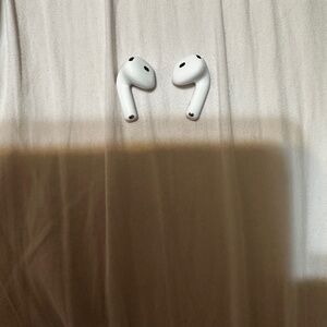 Noise cancelling AirPods 4